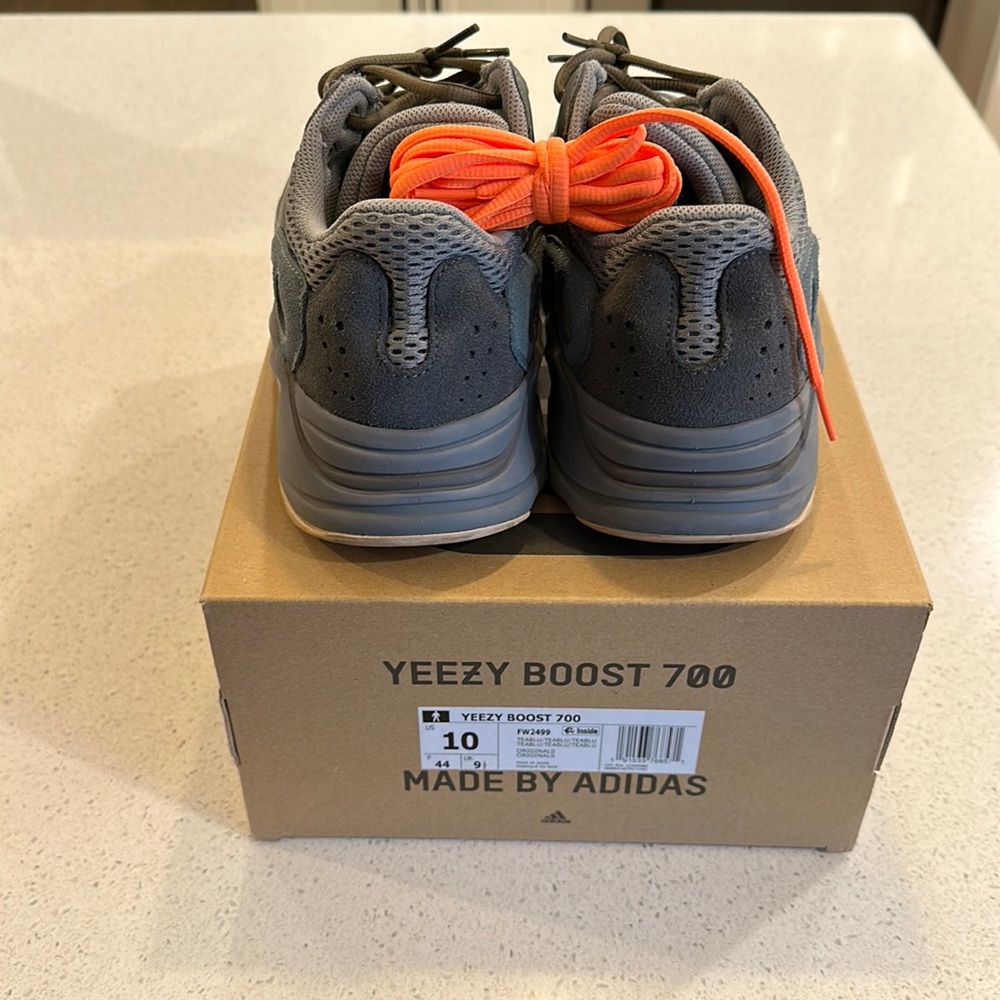 Yeezy Boost 700 Like New